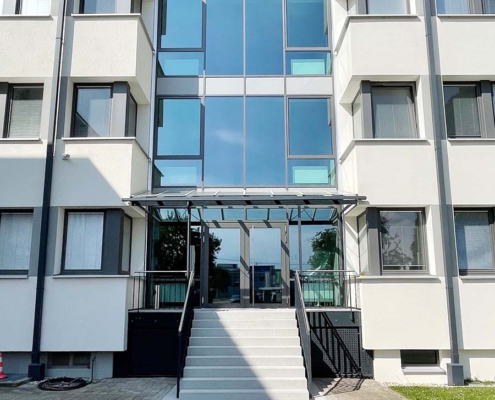 Strack-Architektin-Fassade-Treppe-Eingang-01
